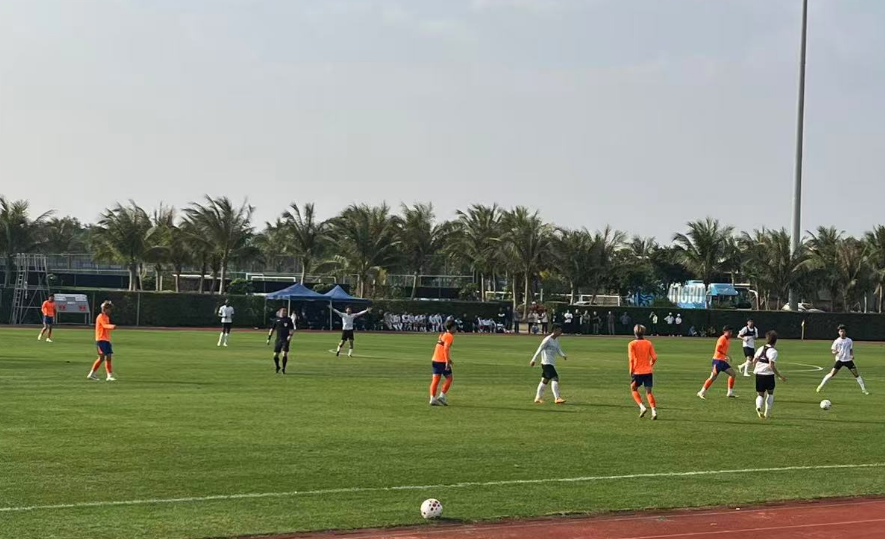 APP下载-热身赛山东泰山1比2被大连逆转，新星内切远射破门，两套阵容出场